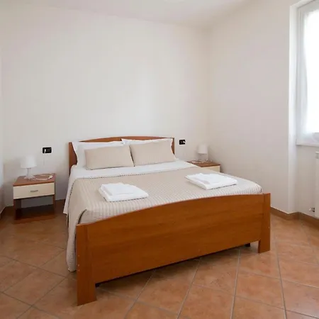 Apartment In Mit Garten